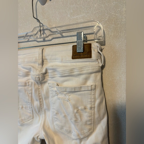 American Eagle Outfitters | Cream Distressed Skinny Jeans | Size 4 - Picture 4 of 8